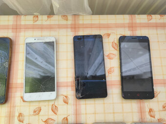 Mobily na díly - 3