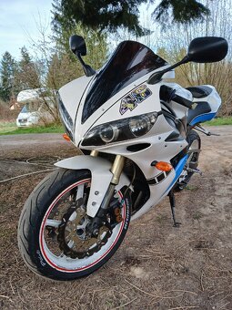 Yamaha YZF R1 - 3