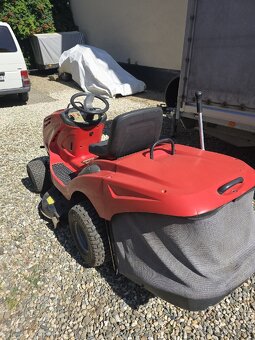 Prodám zahradní traktor Hecht pohon hydrost, moto B&S. - 3