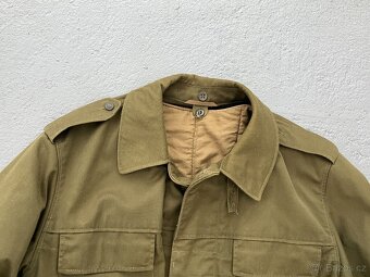 Vojenské zelený kabát. - 3