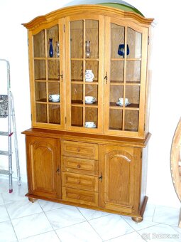 rustikální dvoudveřová vitrína se šuplíky - 3