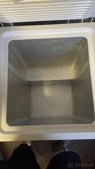 Úsporný pultový mrazák Whirpool - 3