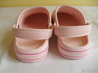 NOVÉ nazouváky crocs - vel. 41 - 3