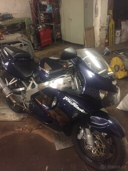 Honda cbr 900rr - 3