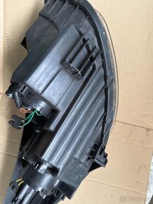 Hyundai ix 35 levé světlo utržený držák - 3