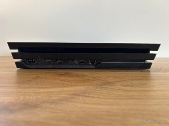 PS4 PRO + VR headset + kamera + 4 ovladače - 3