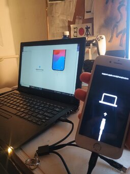 Apple iPhone 8 Gold na náhradní díly, viz. v popisku - 3