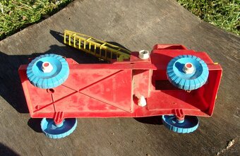 Neúplné retro hračky - 3