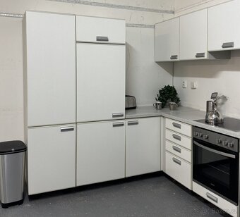 Světlá praktická kuchyně RADANA - 3