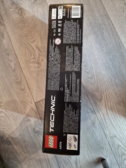 LEGO Technic 42176 - Porsche GT4 e-Performance - 3