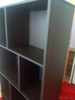 Knihovna či regál - 3