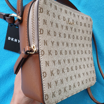 Kabelka crossbody DKNY béžová - 3