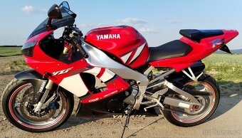 Yamaha R1 - 3