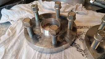 Podložky 20mm 5x112 včetně šroubů - 3