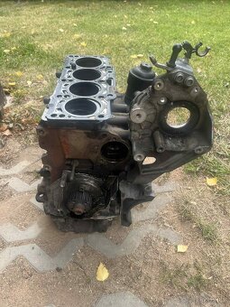 Blok motoru Superb2 2.0 TDi CFGB - 3