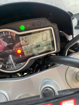 Suzuki GSR 750 - 3