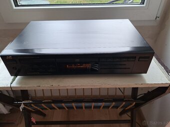 CD přehrávač vyšší řady JVC XL-V152BK plně funkční. - 3