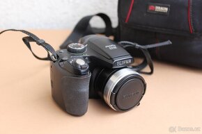 Prodám digitální fotoaparát FujiFilm FinePix S4500 + brašna - 3