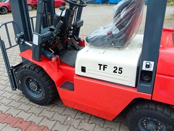 Vysokozdvižný vozík 2.5T, 3.0m zdvih, BENZIN / LPG - 3