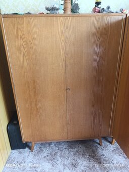 Dvě retro šatní skříně - 3