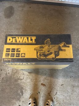 NOVÁ STOLNÍ PILA DeWALT DW745 S POJÍZDNÝM PODSTAVCEM - 3