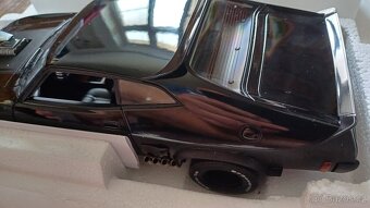 AutoArt 1/18 Ford XB Falcon Tuned version black interceptor - 3