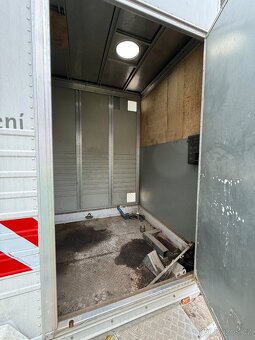 Skříňový přívěs REMORQUES MOIROUD – hydraulické nájezdy, TOP - 3