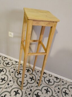 Starý, květinový stolek po renovaci - 3