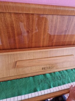 Piano PETROF - 3