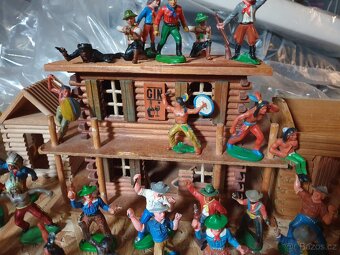 INDIÁNI A KOVBOJOVÉ Z NDR  320ks - 3