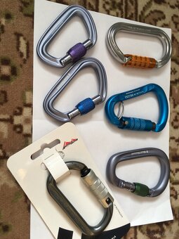 Karabíny karabínky 3 x triple-lock, 2 x screw-lock, nové - 3