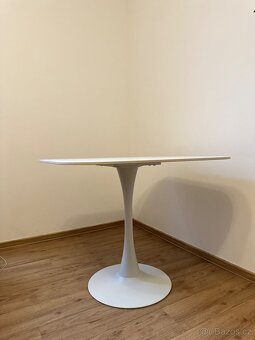 Prodám moderní jídelní stůl - 3
