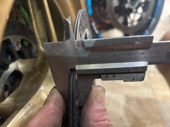 Kotouce na Yamaha R1 09-14 - 3
