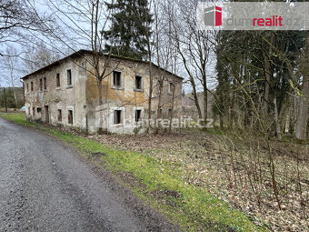 Pozemek 1065 m2 s budovou - 3