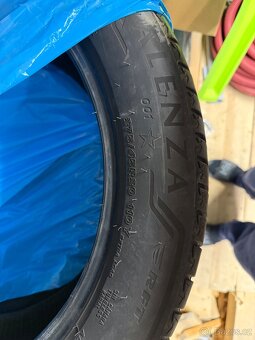 Pneumatiky Letní, dvojrozměr z BMW X5 - datum výroby duben 2 - 3