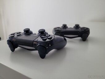 PS 4 PRO, 2x ovladače; přepastovaná; vyčištěná - 3