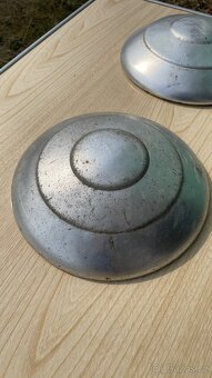 Prodám dvě poklice Trabant p60 - 3