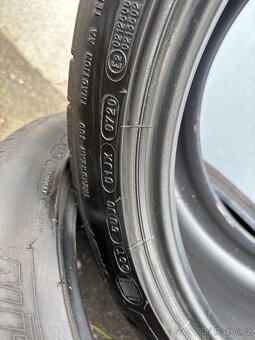 Michelin Pilot Super Sport 275/40 ZR18 - 3