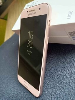 Samsung Galaxy A3 (2017), růžová - 3