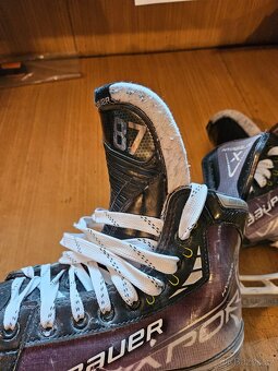 Hokejové brusle Bauer Hyperlite (vel. 8/43) - 3