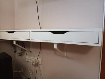 Police se zásuvkami Ikea EKBY ALEX - 3