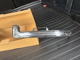 Prodám blinkry pro Peugeot 5008 (komplet) - 3