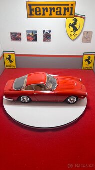 Ferrari 250 GT Berlinetta 1:18 Hot Wheels - 3
