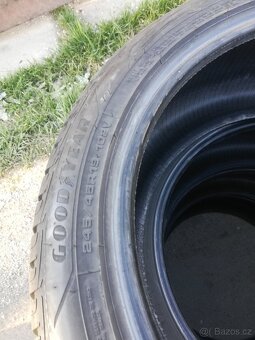 245/45R19 - 3