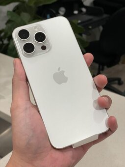 iPhone 15 Pro 128GB: Kapacita baterie 100%, téměř jako nový - 3