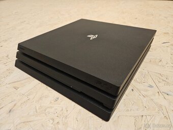 PS 4 PRO 1TB – po servisu, výborný stav, příslušenství - 3