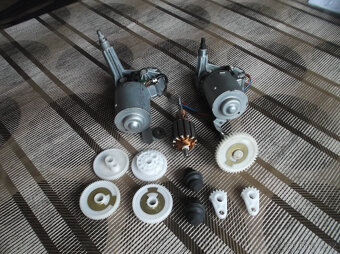 ŠKODA 120-FELICIE NÁHRADNÍ DÍLY-ZRCÁTKA-VÝFUKY-VÝPLNĚ - 3