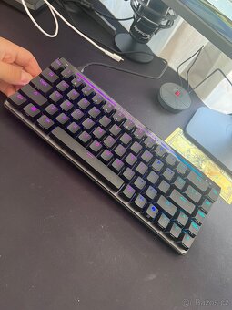 HP-oumen 45L a příslušenství 240HZ monitor - 3