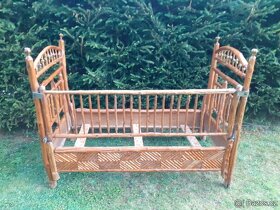 Starožitná dřevěná postel - 3