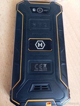 Prodám mobil Hammer. - 3